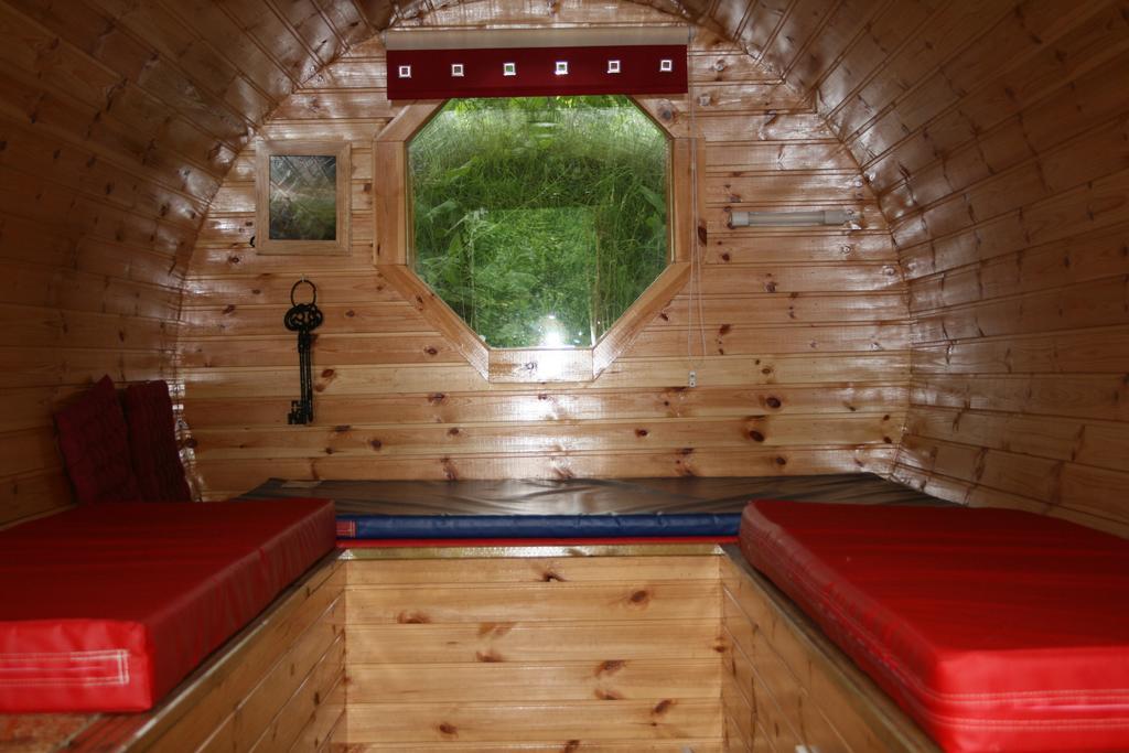 Bcc Lochness Hostel Pods Bearnock Room photo
